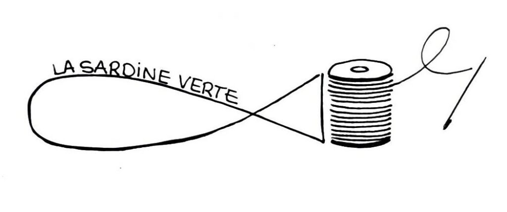 Premier logo de la sardine verte, réalisé à la main, représentant un poisson dont la queue est une bobine de fil.