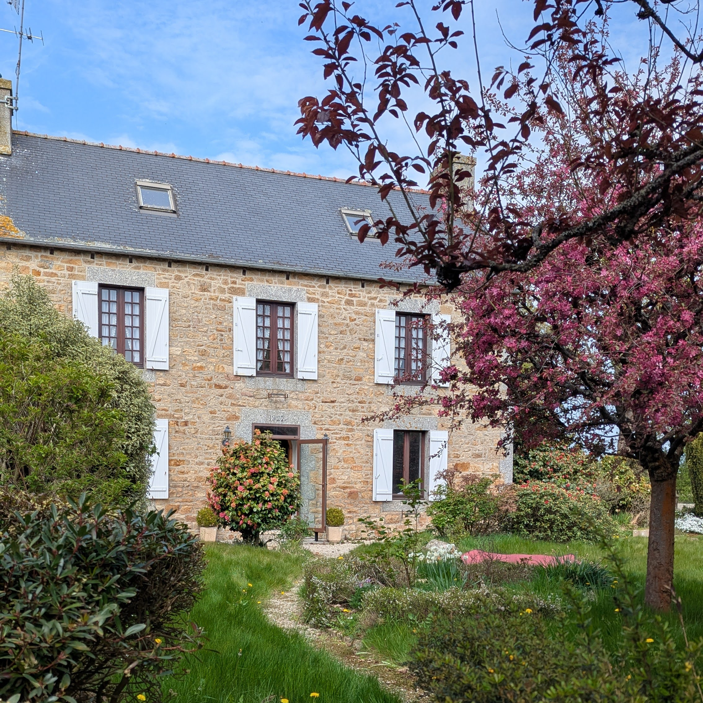 On va bientôt emménager dans notre nouvelle maison en Bretagne